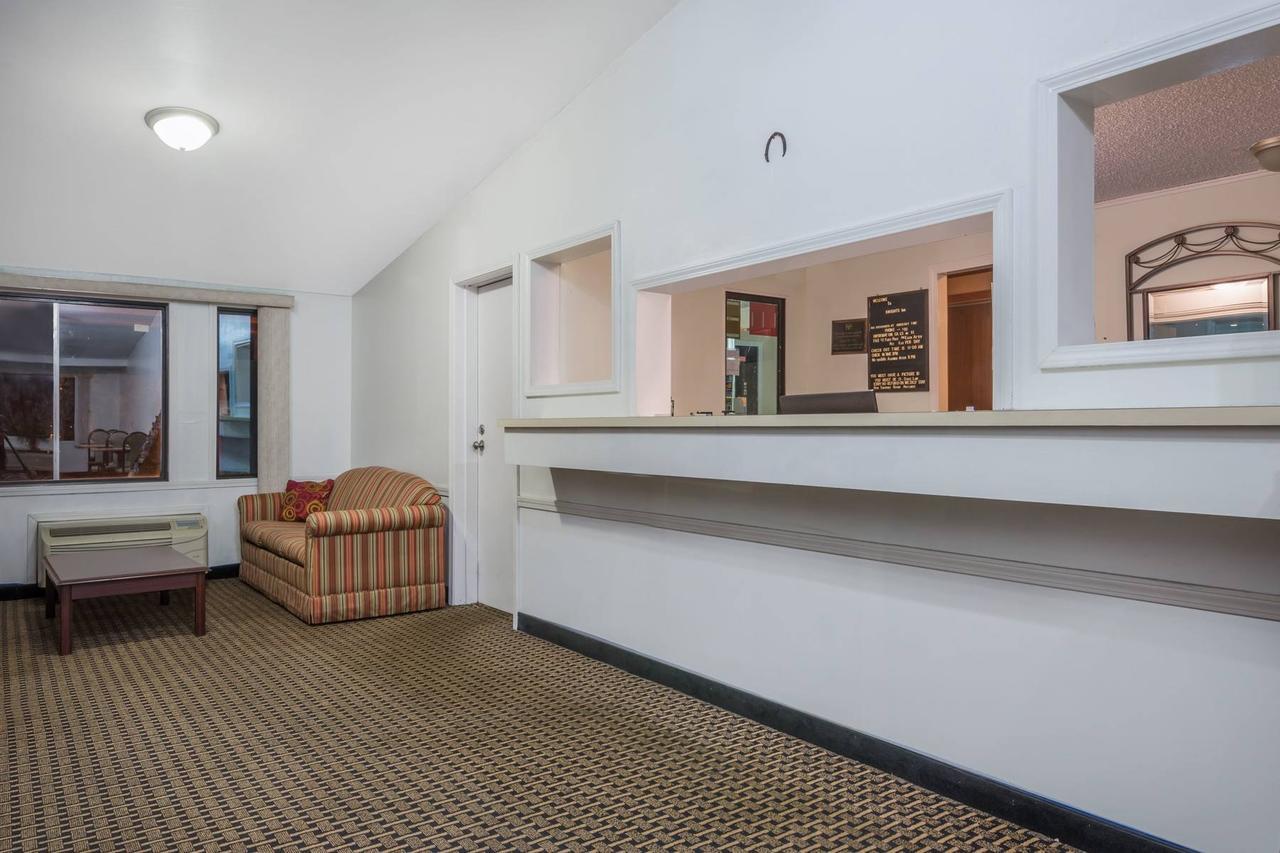 Knights Inn Columbus/Franklinton Екстериор снимка