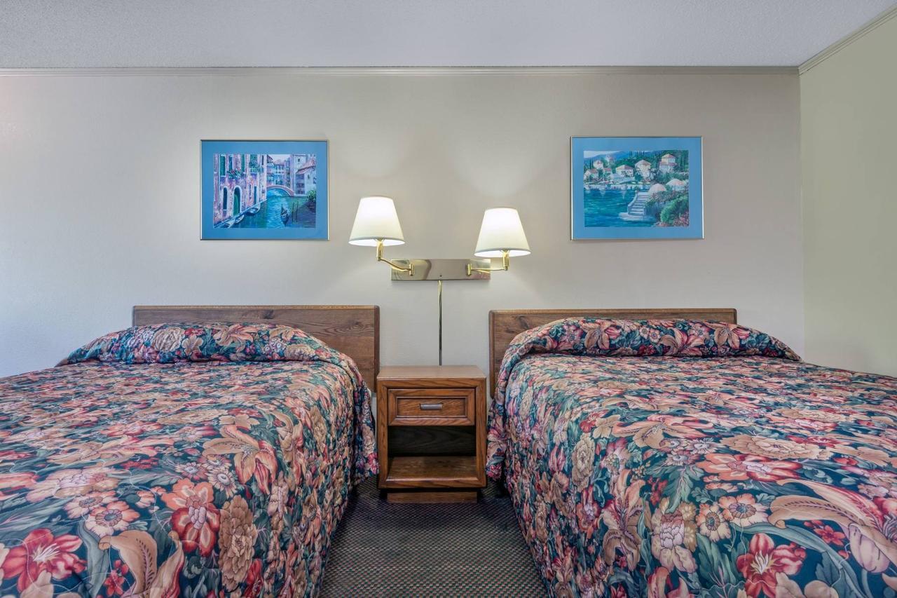 Knights Inn Columbus/Franklinton Екстериор снимка
