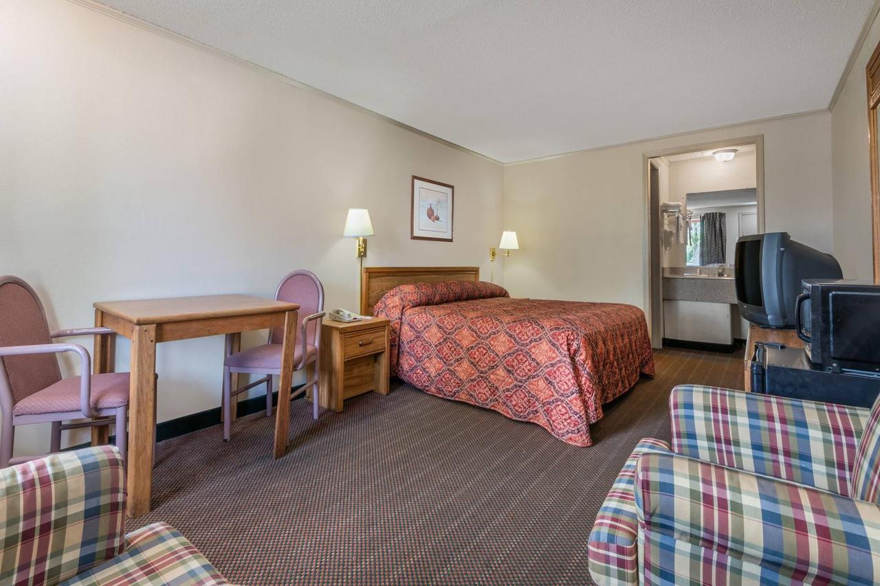 Knights Inn Columbus/Franklinton Екстериор снимка