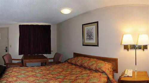 Knights Inn Columbus/Franklinton Екстериор снимка